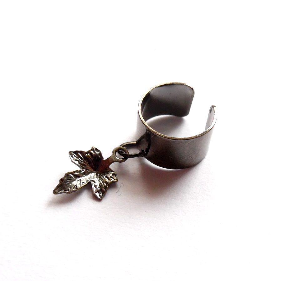Ear cuff med löv