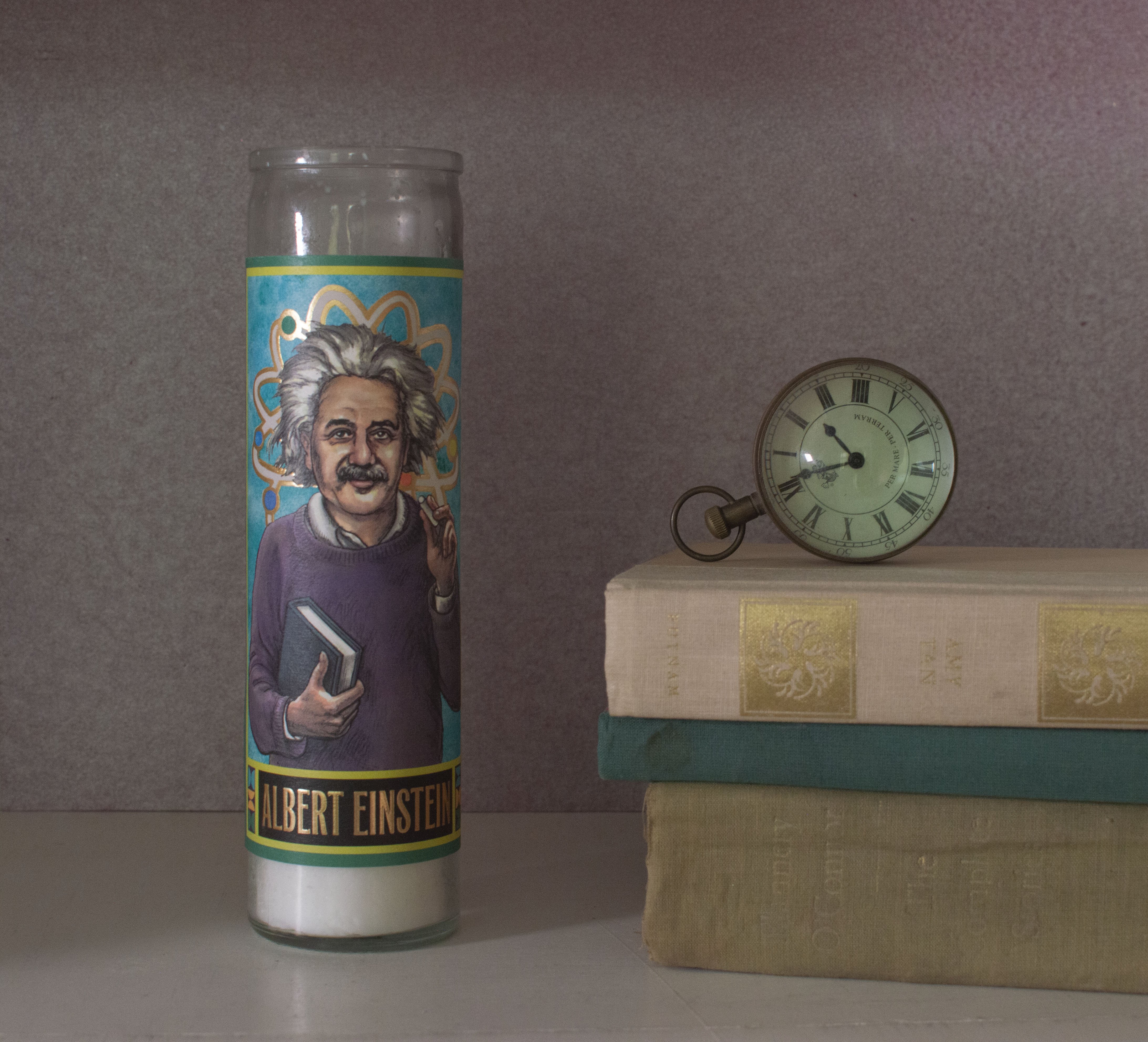Secular Saints Candle : Albert Einstein - Votivljus utan doft i glas med bild av Albert Einstein - 4