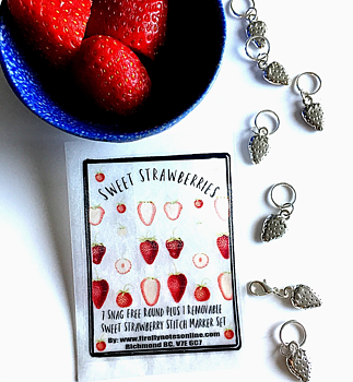 Firefly Notes : Sweet Strawberries Stitch Marker Pack - 8 Stickmarkörer  i fin förpackning