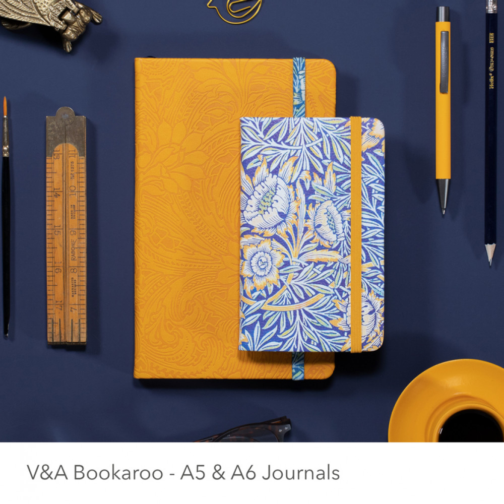 V&A Bookaroo : Morris - Skrivbok linjerad med resårband A5 - 2