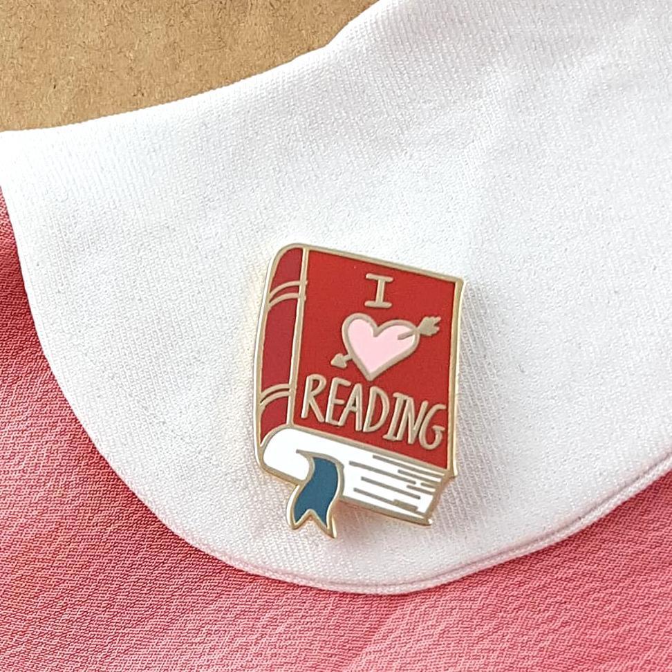I love reading : Enamel Pin