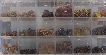 Glaspärlor i Box Blandad Brun 6050 580