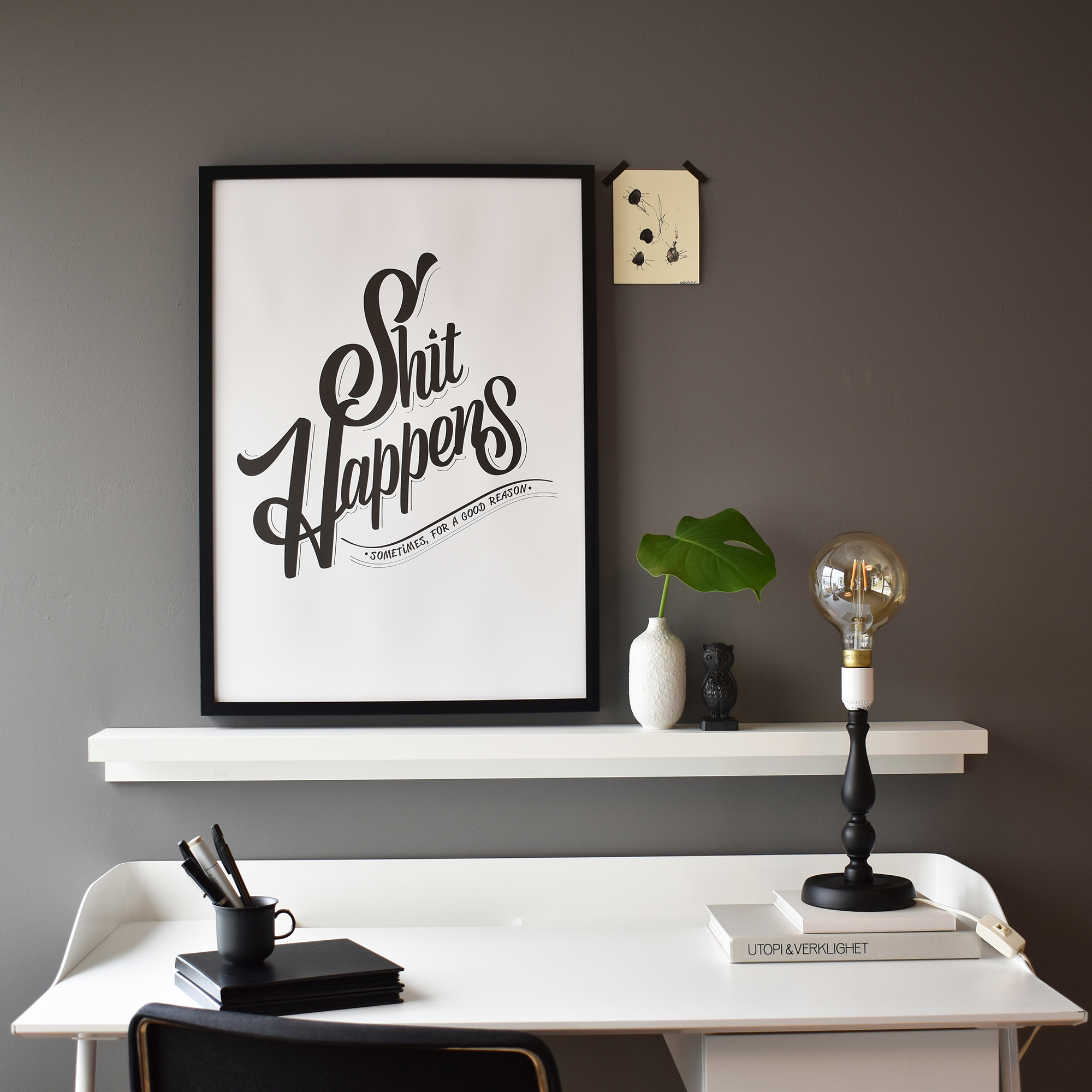 Shit Happens, svartvit poster 50x70cm - 3