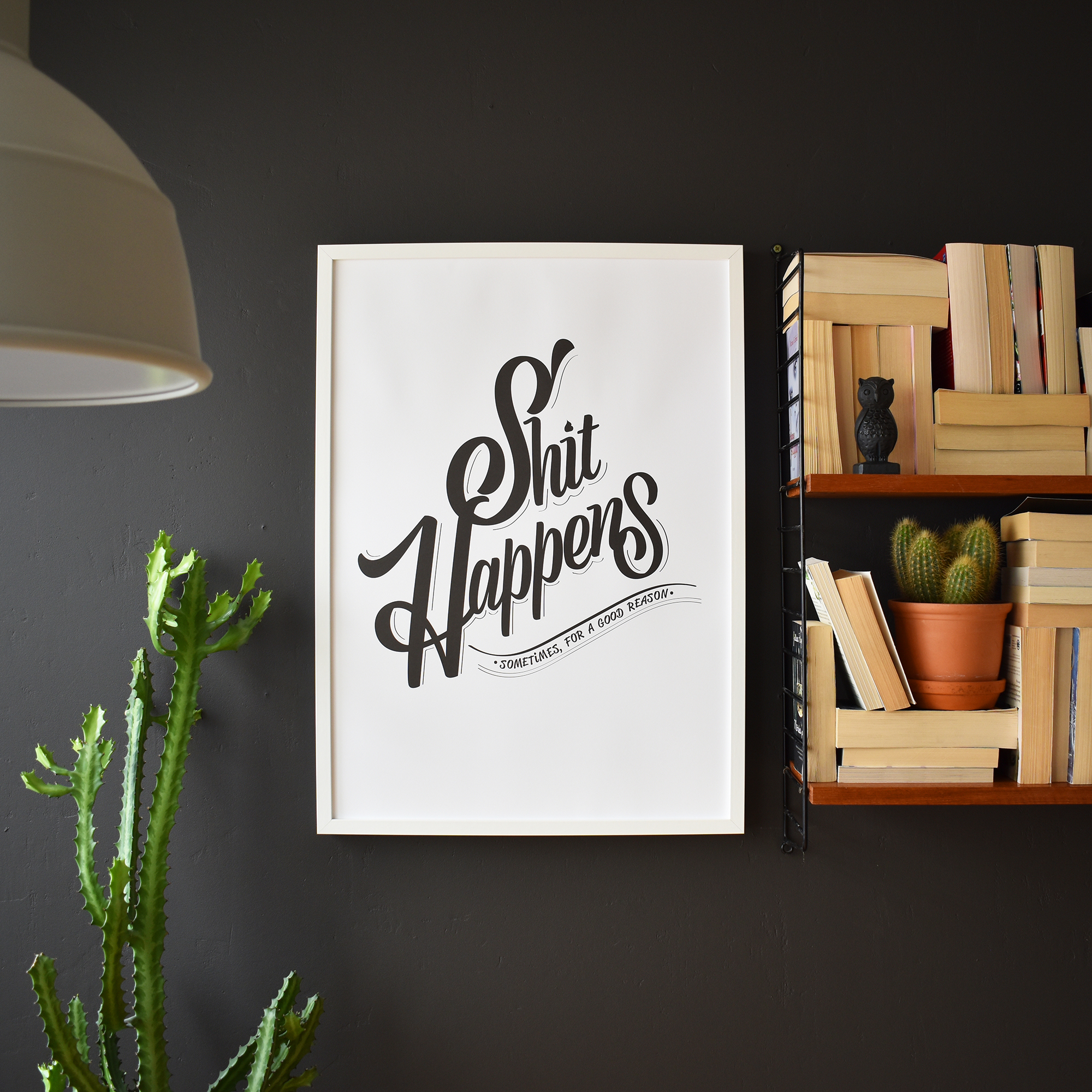 Shit Happens, svartvit poster 50x70cm - 2