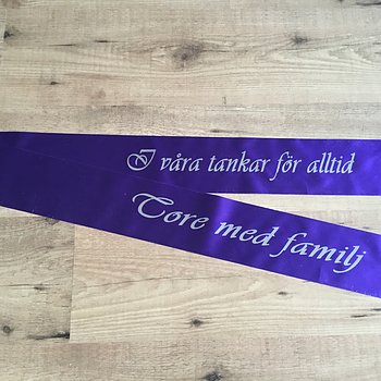 Begravningsband lila med silver text- nr 804
