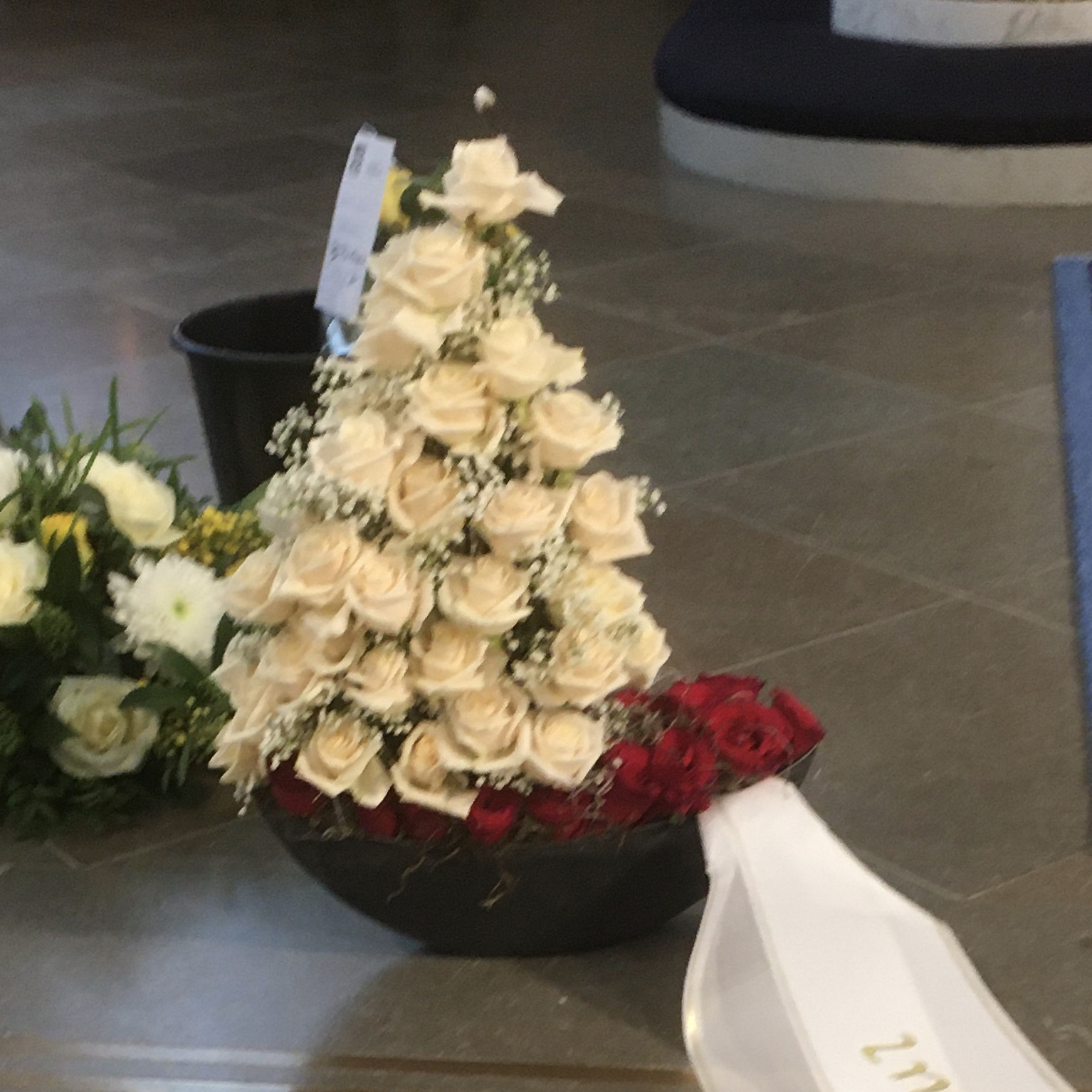 Begravningsblomma personlig segelbåt av rosor stor - 701 - 2