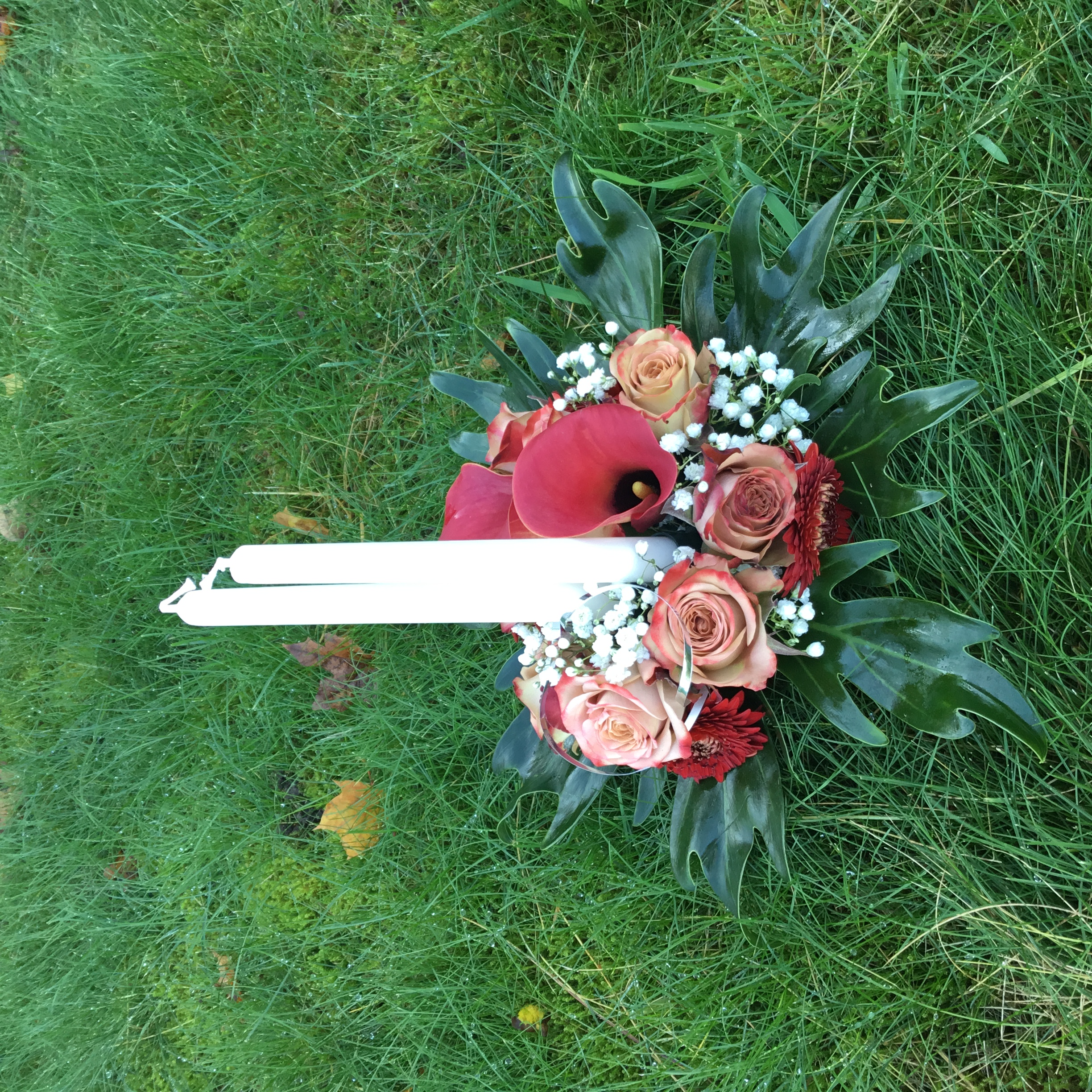 Blomsterdekoration - ljusdekoration med två antikljus - nr 428