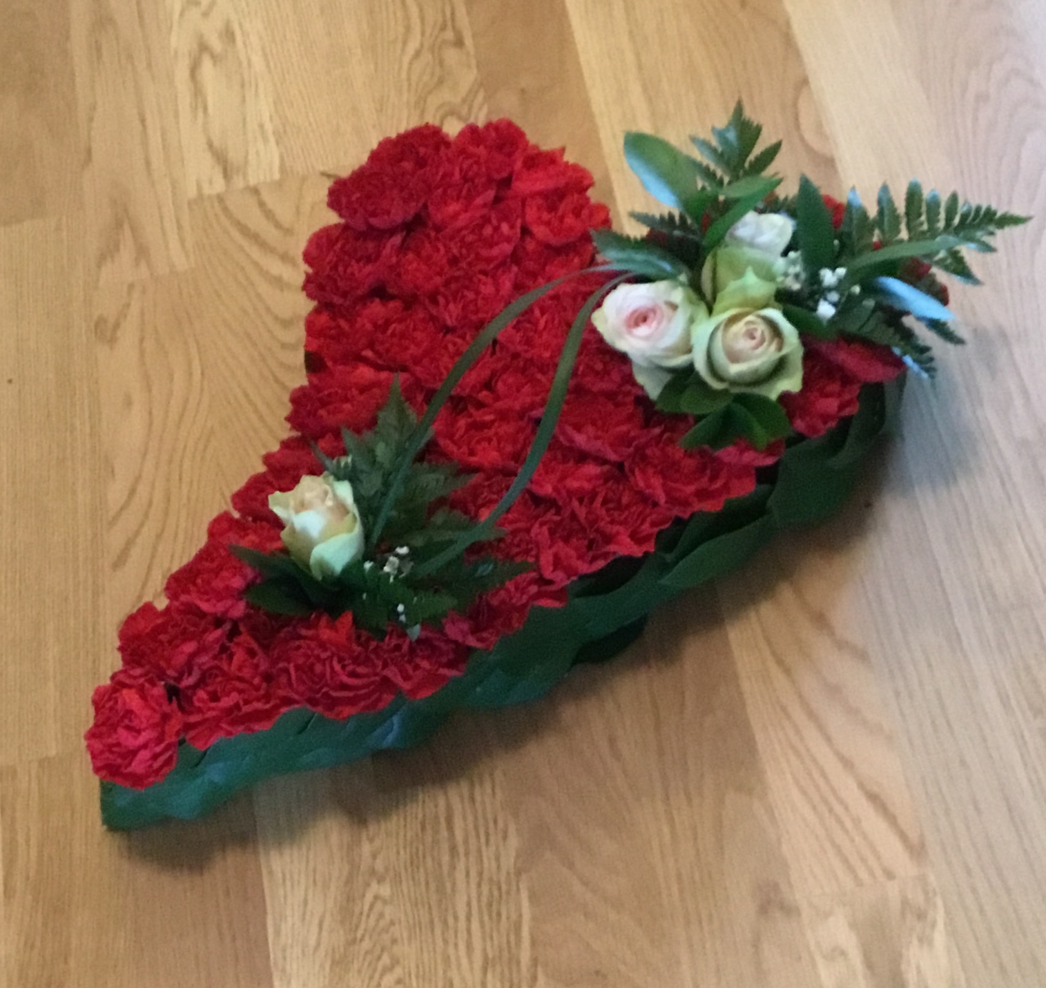 Begravningsblomma - begravningshjärta böjt mix - nr 217 - 2