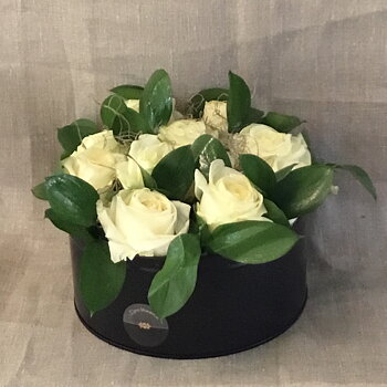 Begravningsblomma hattbox svart med rosor - nr 312
