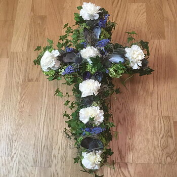 Begravningsblomma - Kors med inspiration av kust - nr 727