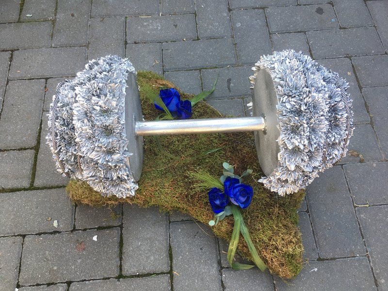 Begravningsdekoration med form av en hantel nr 731