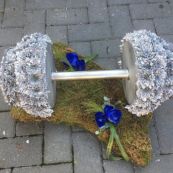 Begravningsdekoration med form av en hantel nr 731