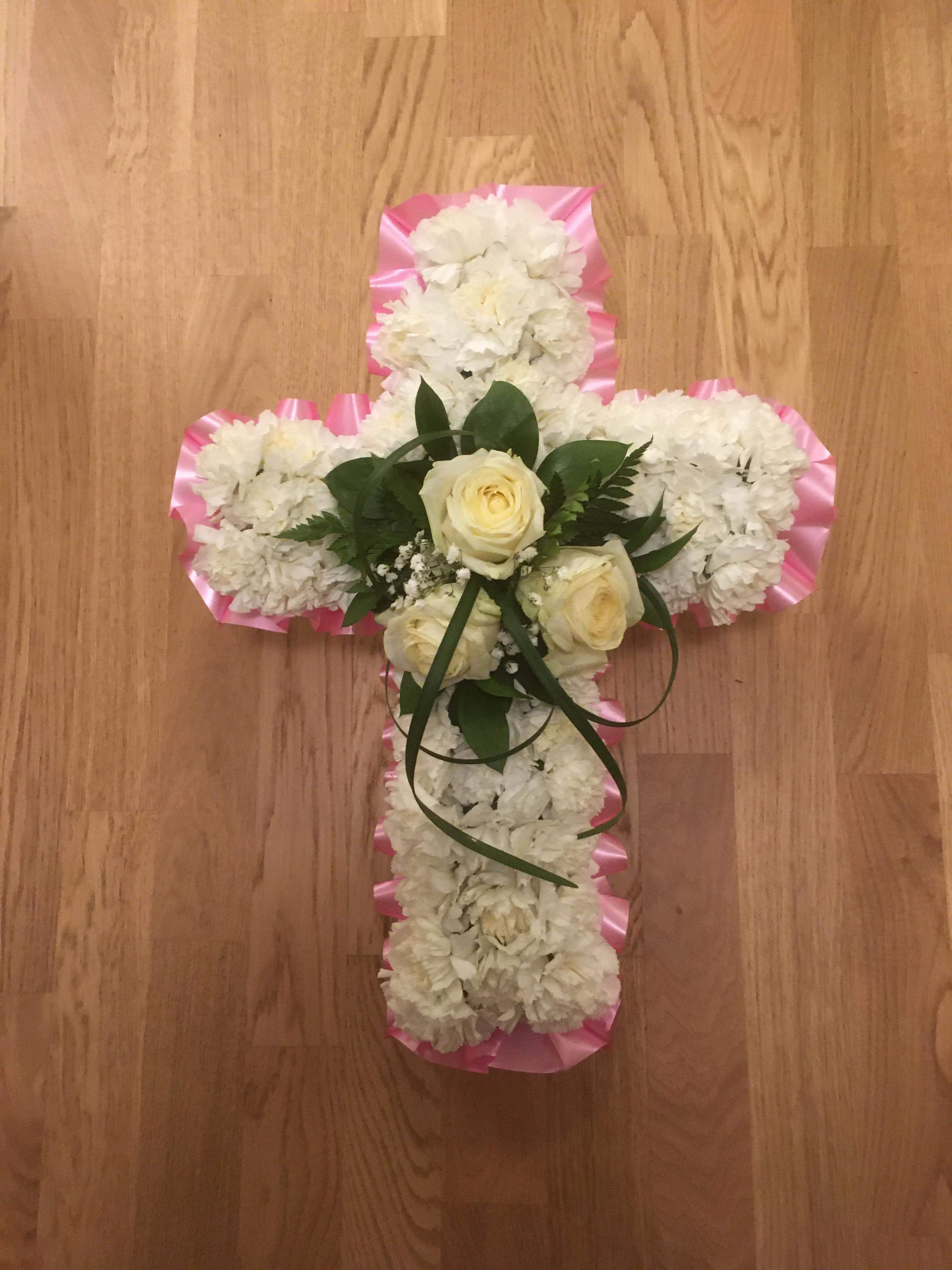 Begravningsblomma blomsterdekoration kors vitt - nr 714