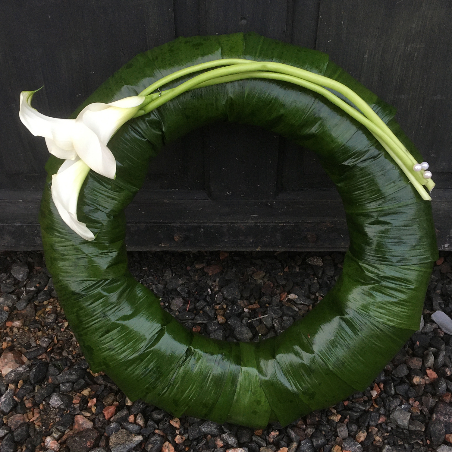 Begravningsblomma - begravningskrans med solitär calla - nr 101