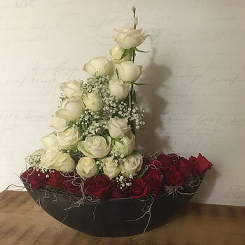 Begravningsblomma personlig segelbåt av rosor liten - nr 705