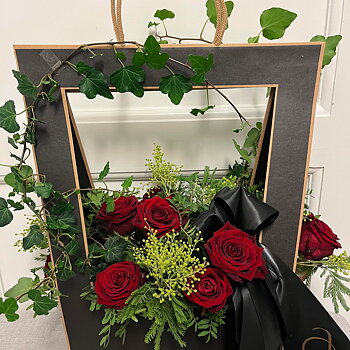 hög "bag" med rosor nr 1014