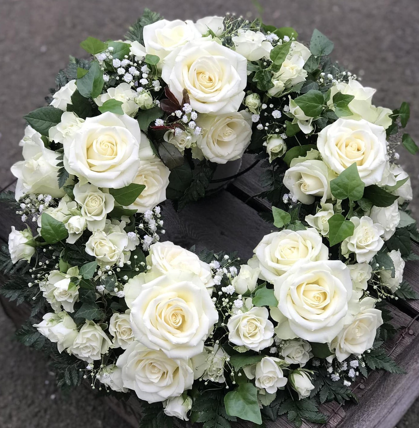 BEGRAVNINGSBLOMMOR VI LEVERERAR TILL: KUNGÄLV, GÖTEBORG, PARTILLE, MÖLNDAL, LANDVETTER, ALE,FLODA, ALINGSÅS , LILLA-EDET, STENUNGSUND  . . . . . . . . . . ÖVRIGA SVERIGE: RING OSS SÅ HJÄLPER VI DIG Se alla ≫