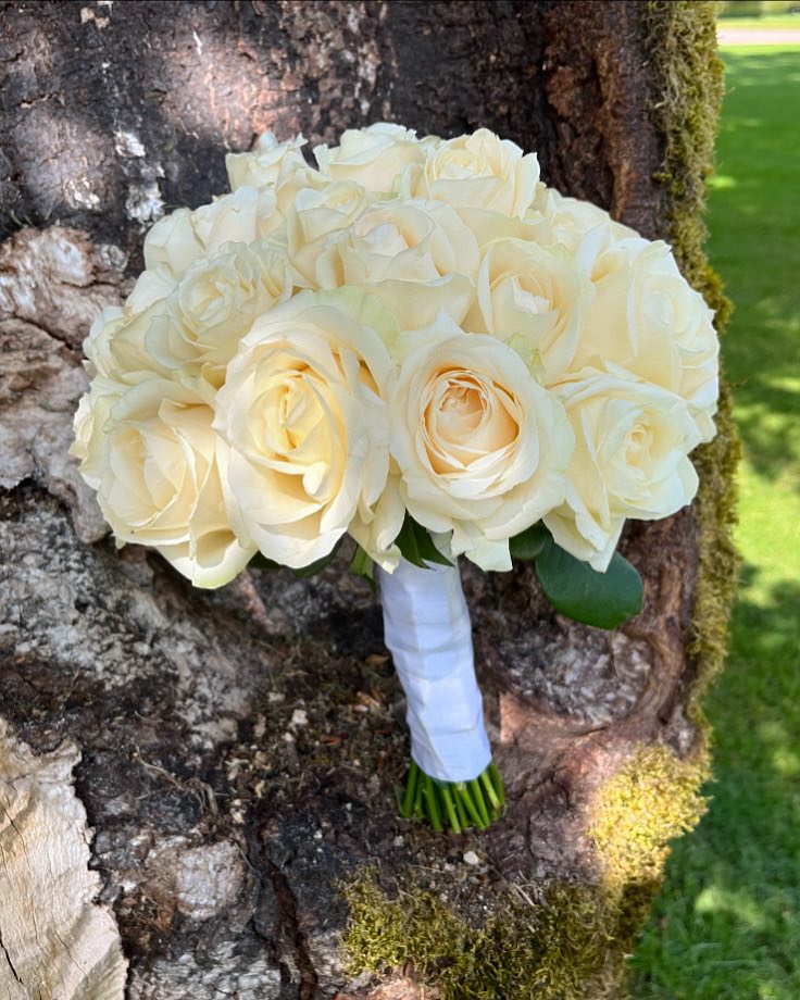 BRUDBUKETTER Kontakta oss för att beställa Läs mer ≫