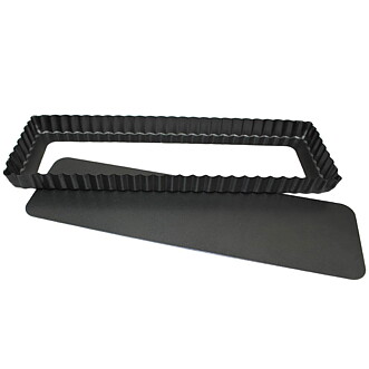 Pajform löstagbar botten. Längd 35 cm.