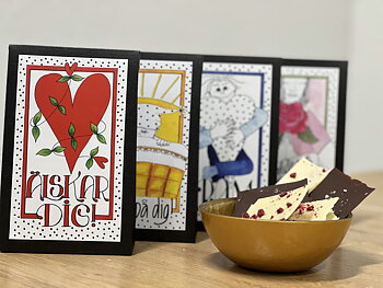 Presentask med ekologiska chokladbräck - 'Kram' Röd