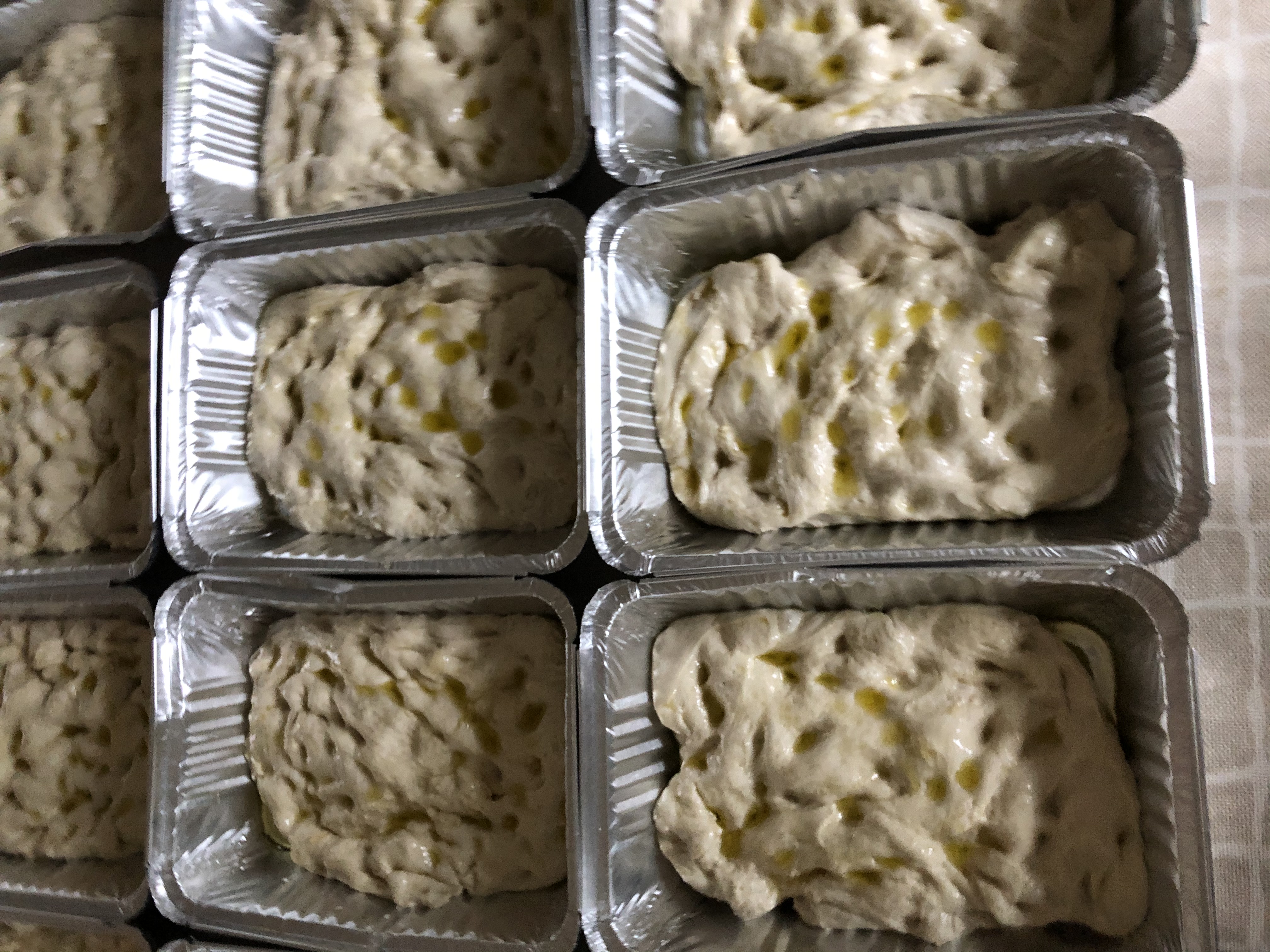 Focaccia classica, färdig att gräddas