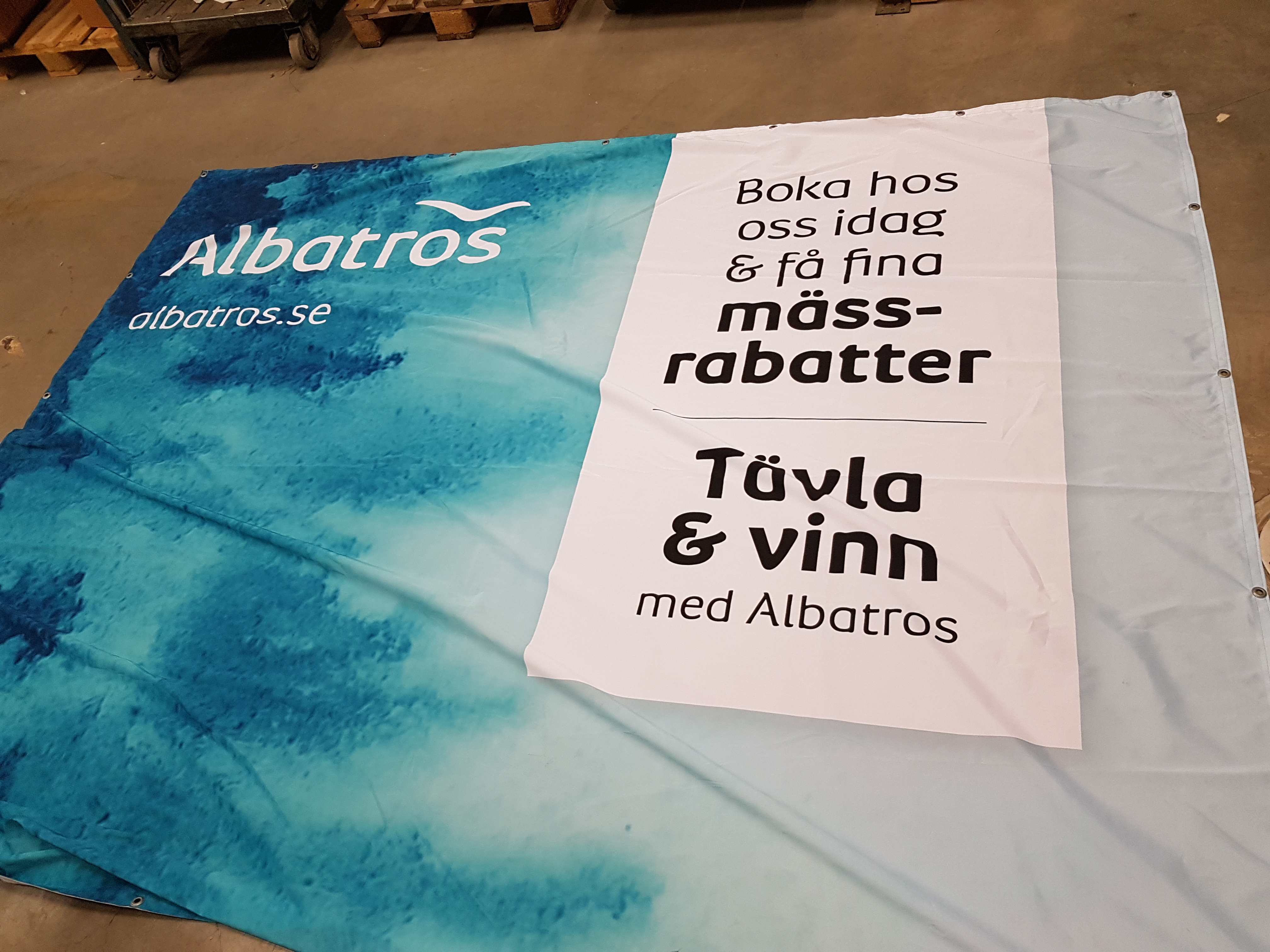 Banner/tygvägg  ”Tävla och vinn
