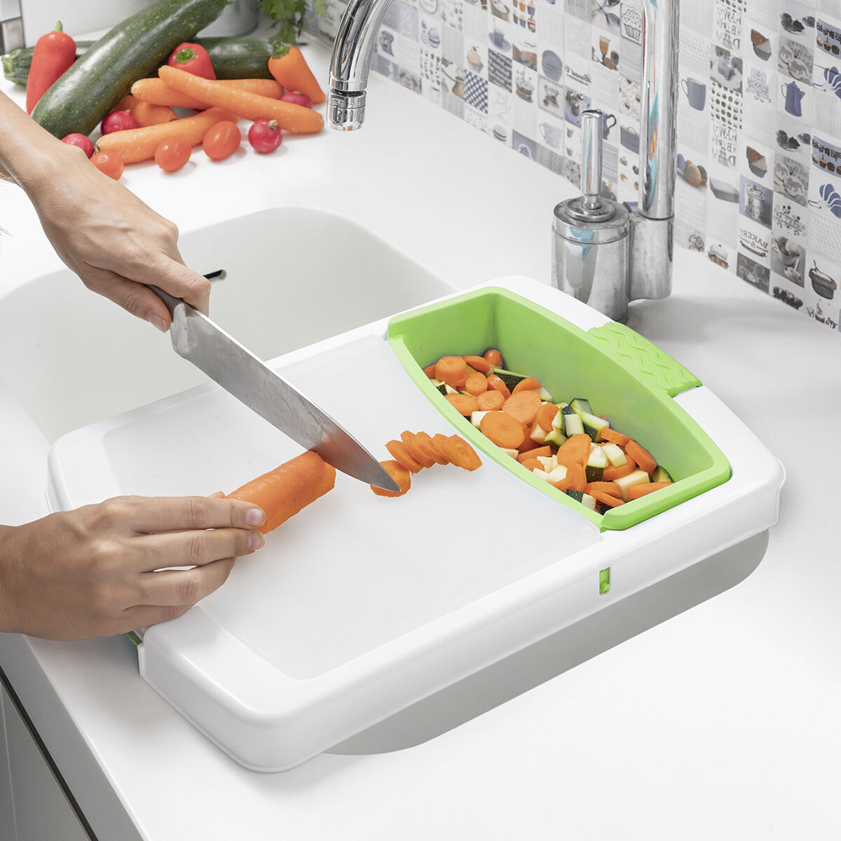 Utdragbar skärbräda 3-i-1 med fack, behållare och bottenventil PractiCut InnovaGoods - 17