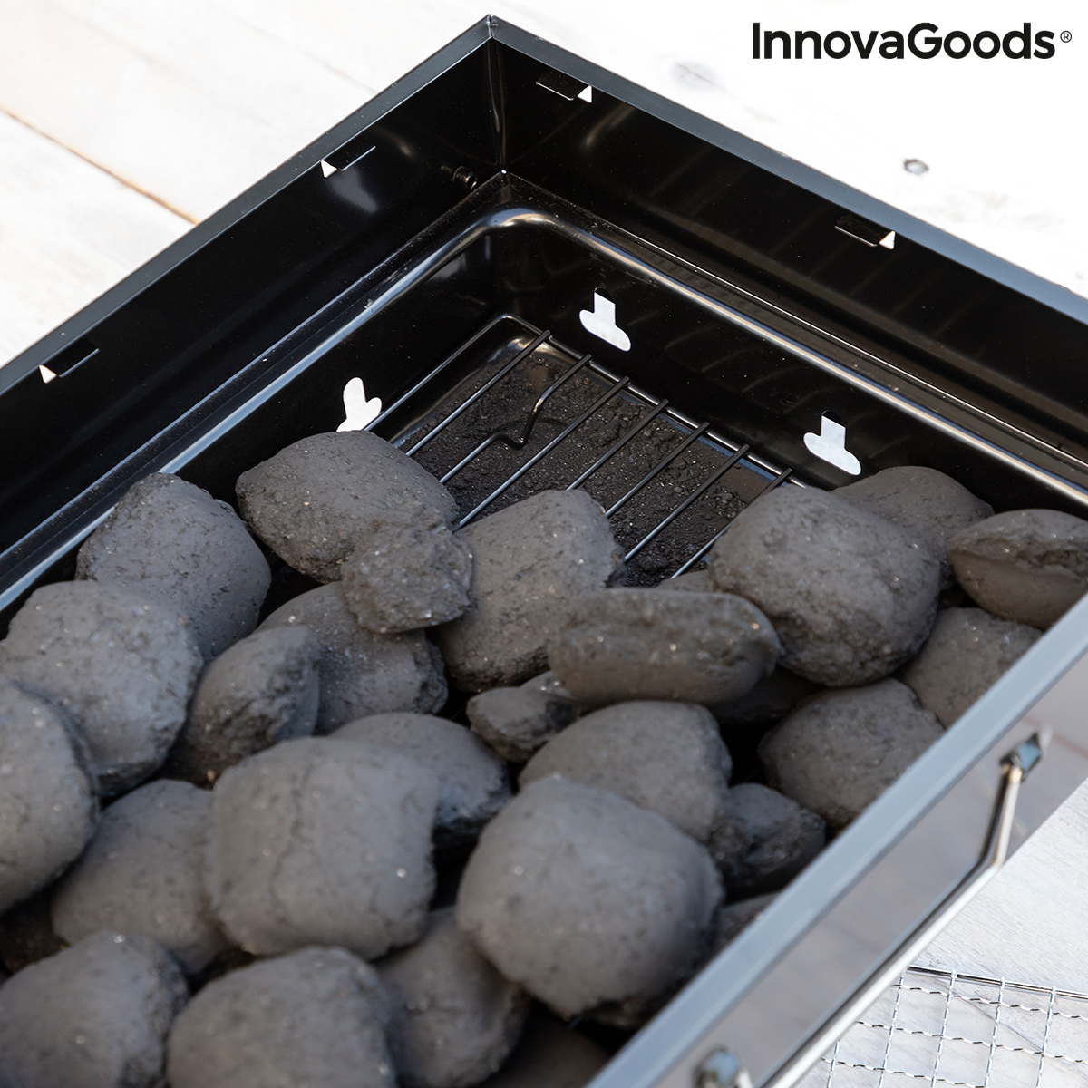 Hopfällbar bärbar kolgrill för användning med träkol BearBQ InnovaGoods - 6