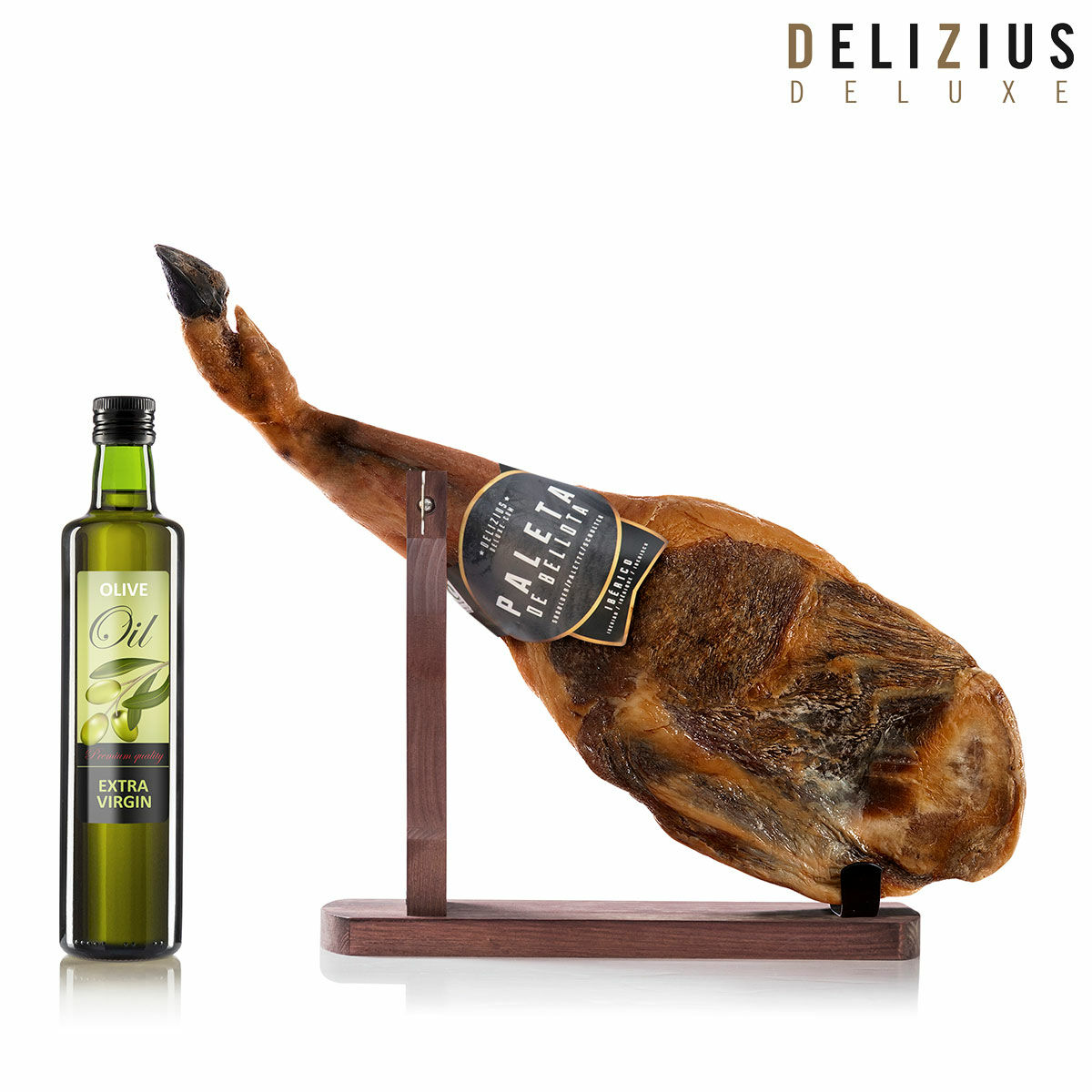 Set som består av iberisk ekollonmatad fläskaxel, olivolja och kötthållare Delizius Deluxe