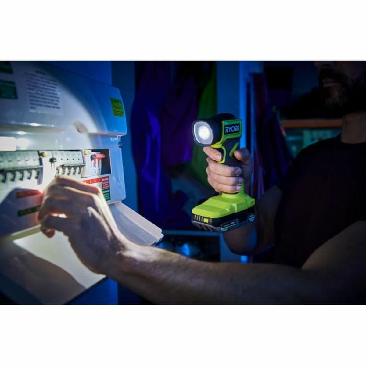 Ficklampa LED Ryobi OnePlus Batteri 280 lm - 2
