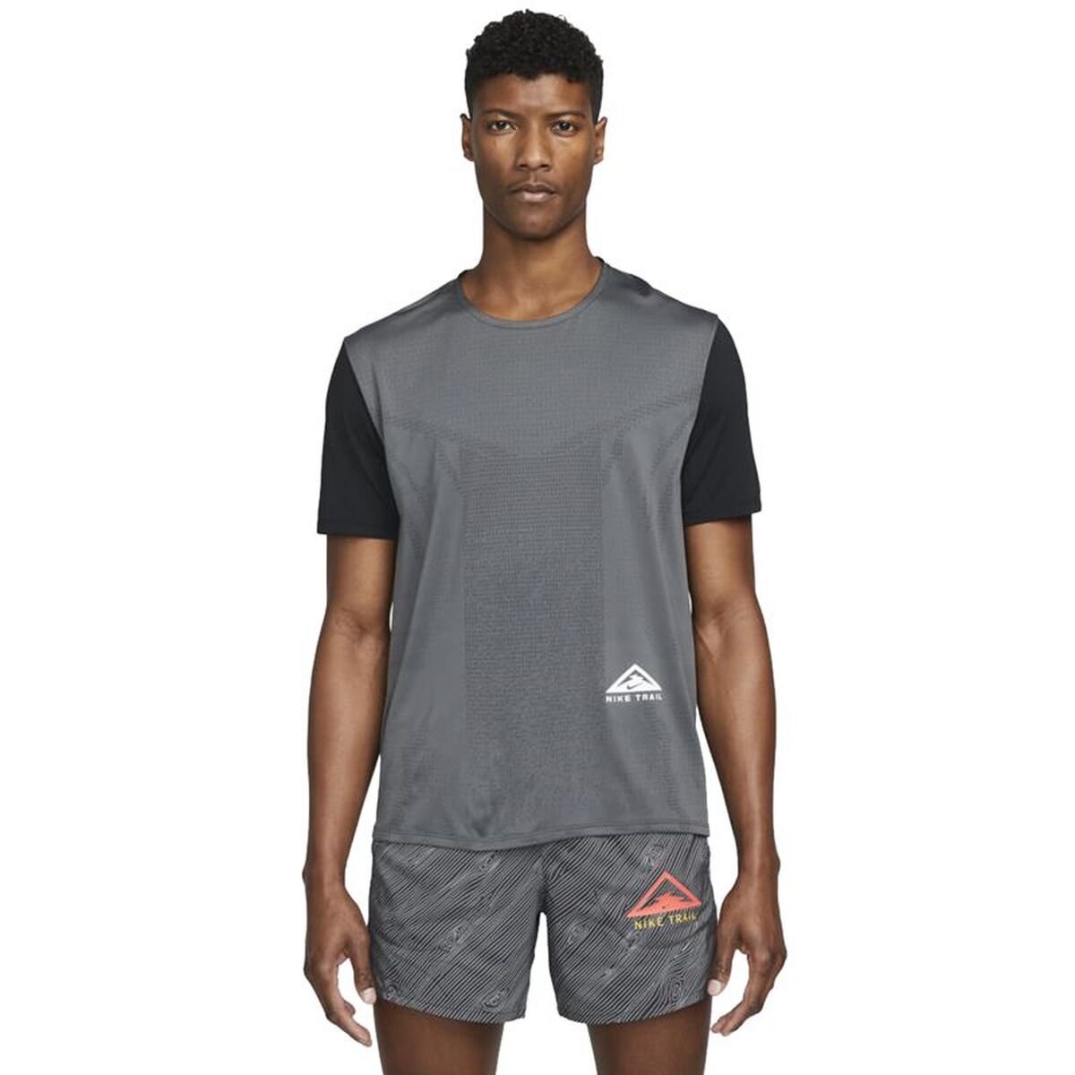 T-shirt med kortärm Herr Nike Dri-FIT Rise 365 Mörkgrå