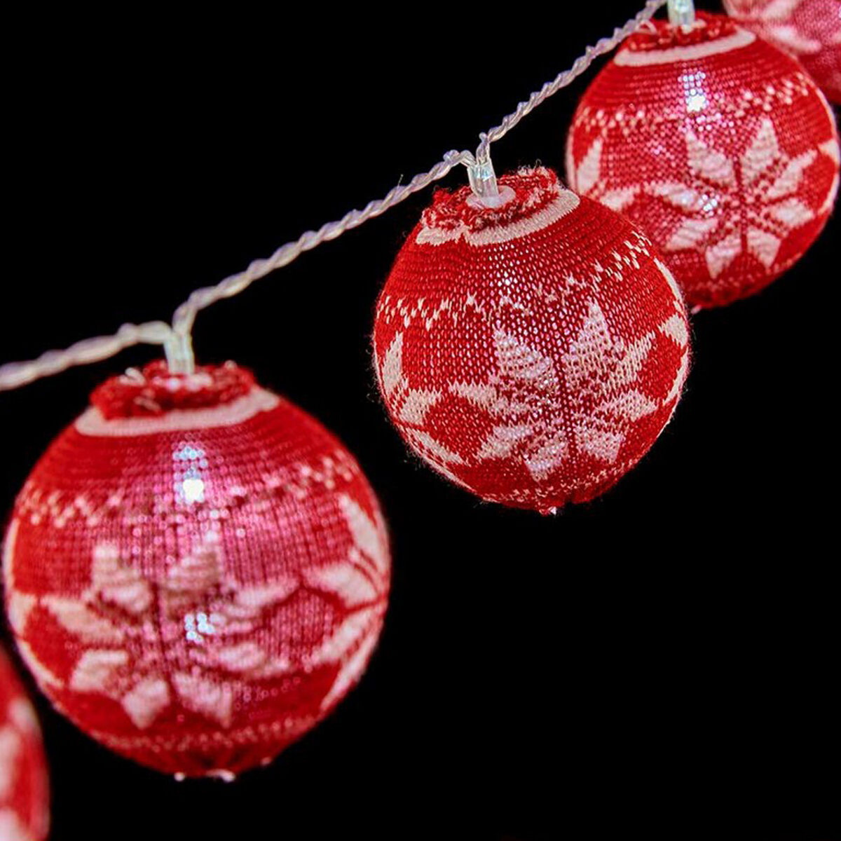 Bollkrans med LED Krist+ Vit Röd 2 m Ø 6 cm