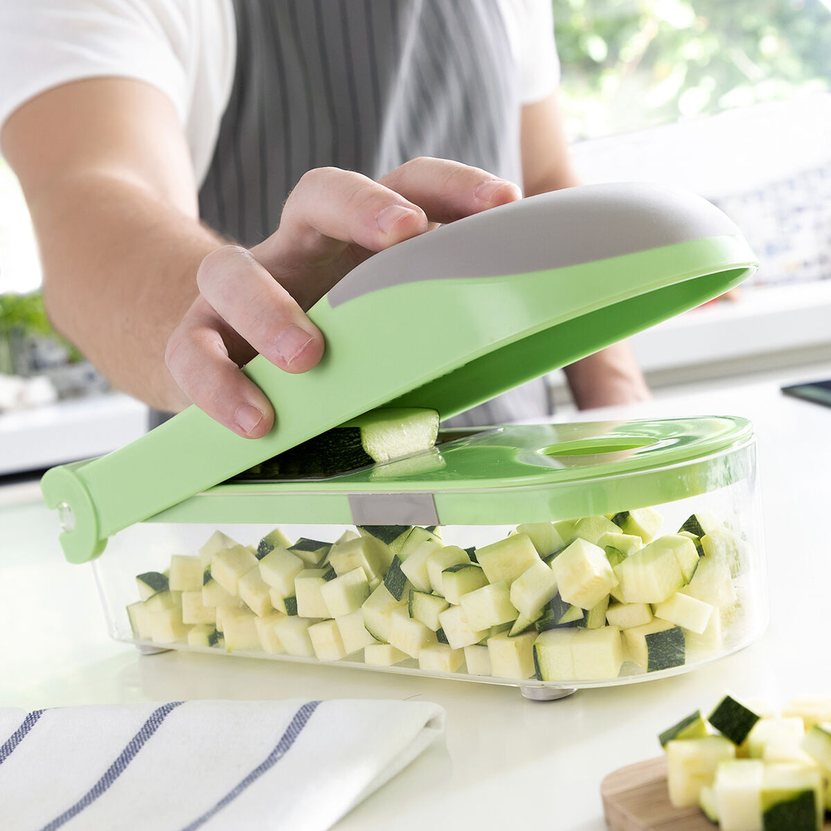 Grönsaksskärare, rivjärn och mandolin med 7 funktioner i 1, med recept och tillbehör Choppie Expert InnovaGoods - 3