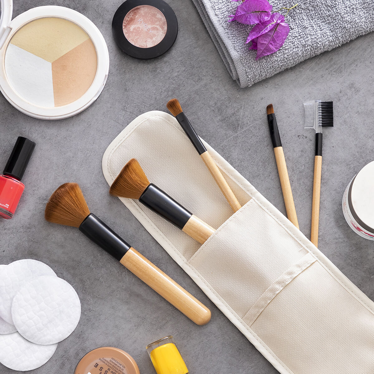 Set med makeup-borstar i trä med bärväska Miset InnovaGoods 5 antal - 2