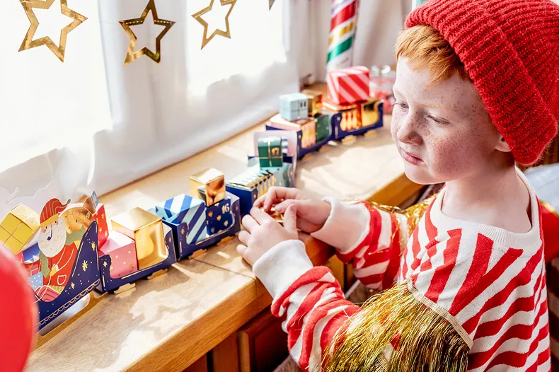 Adventskalender jultomte med släde - 5