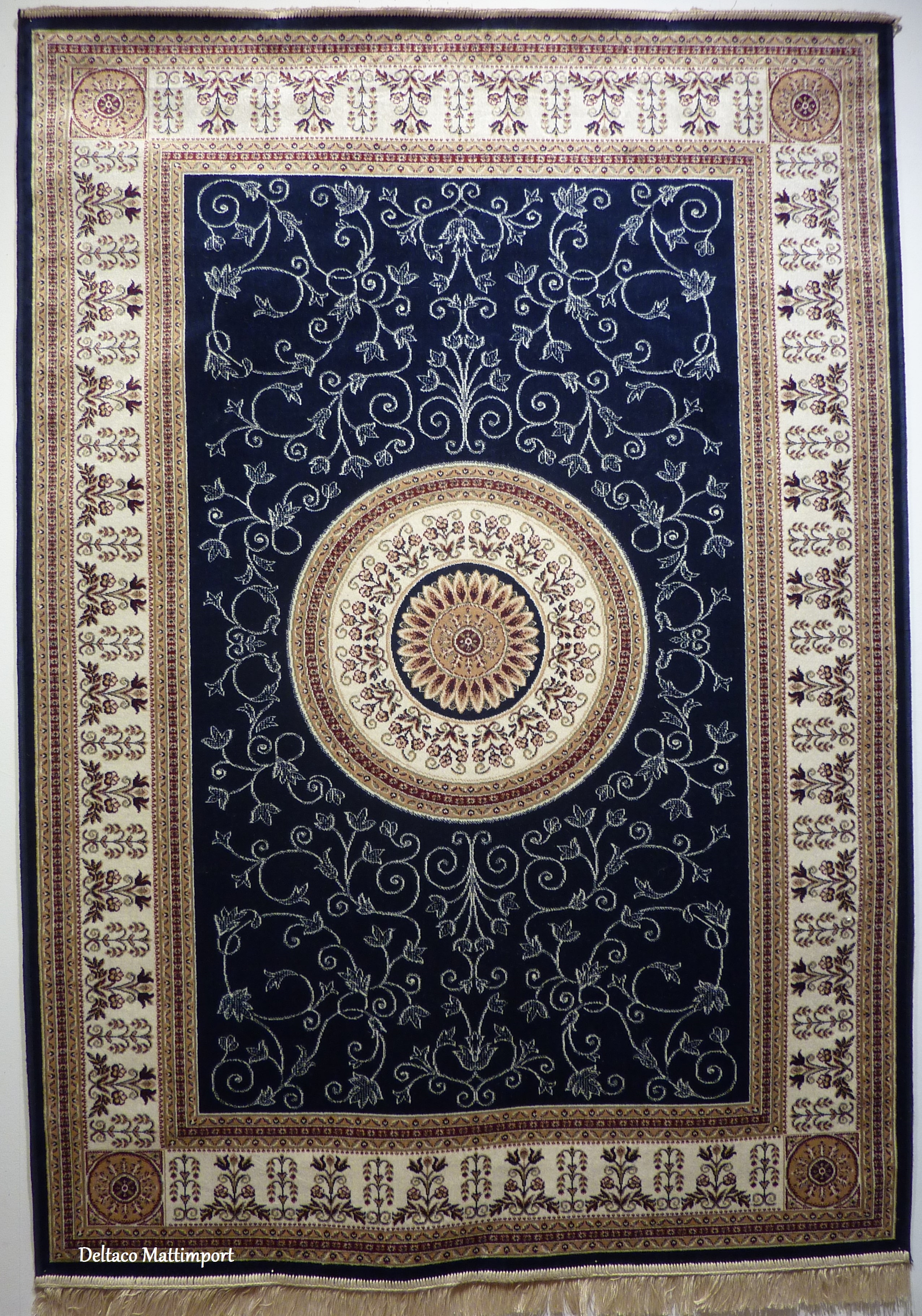Circle creme, mörkblå finns i 160 x 230 Rek.-pris 2 500:- - 3