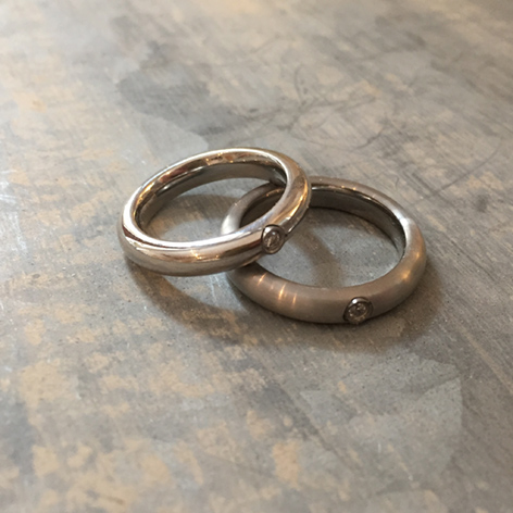 Ring Edblad i borstad, rostfritt stål med liten cubic zirkon