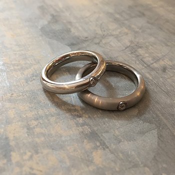 Ring Edblad i borstad, rostfritt stål med liten cubic zirkon