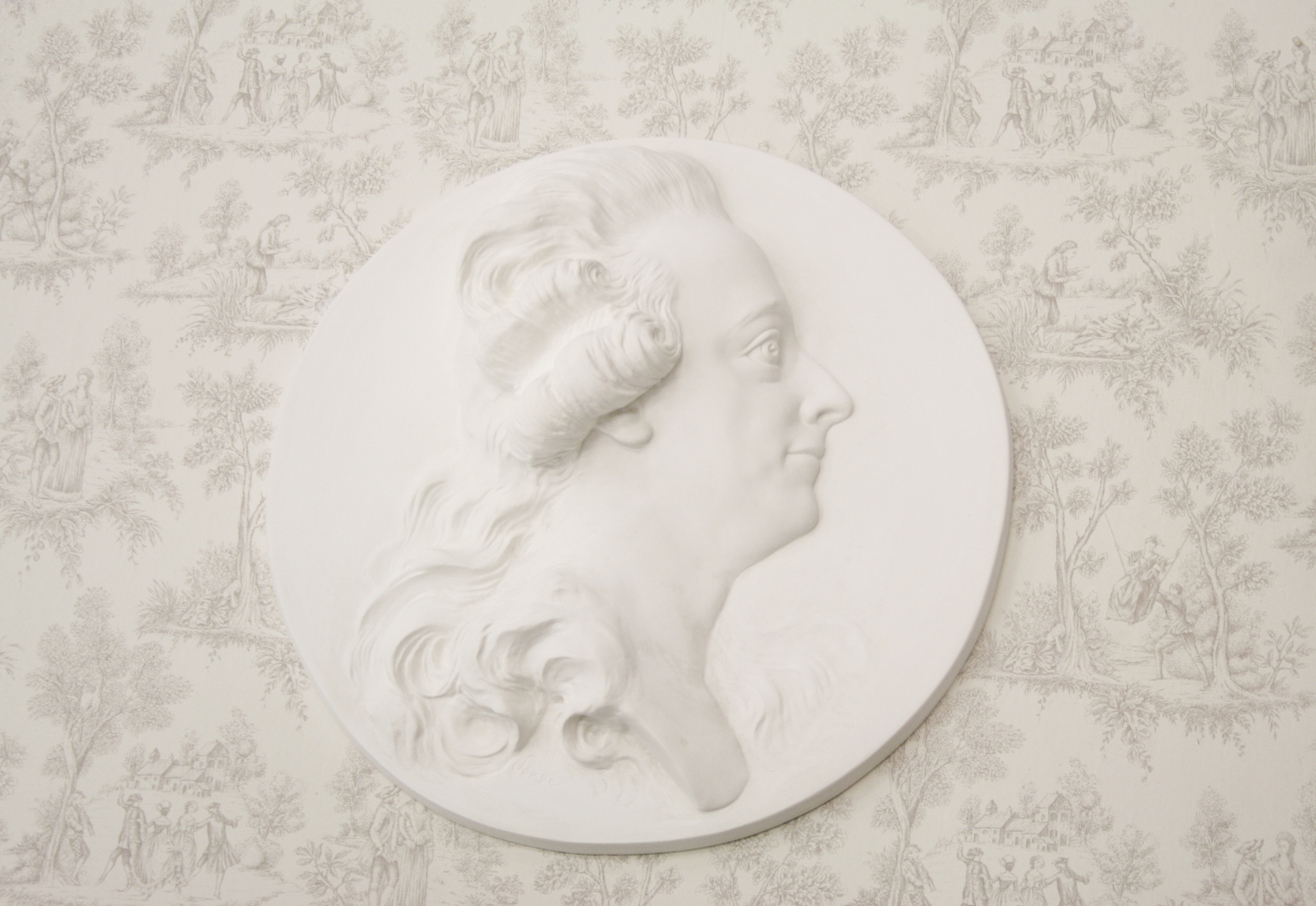 Gipsmedaljong med Gustav III. Avgjuten av Tobias Sergels original