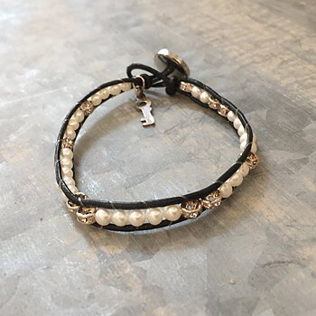 Läderarmband med pärlor