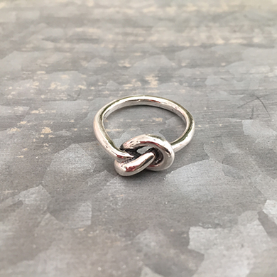 Sterlingring " kärleksknuten" - 3