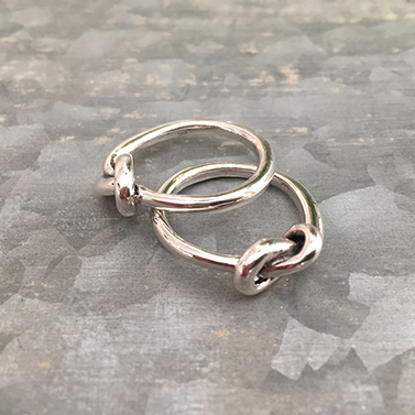Sterlingring " kärleksknuten" - 2