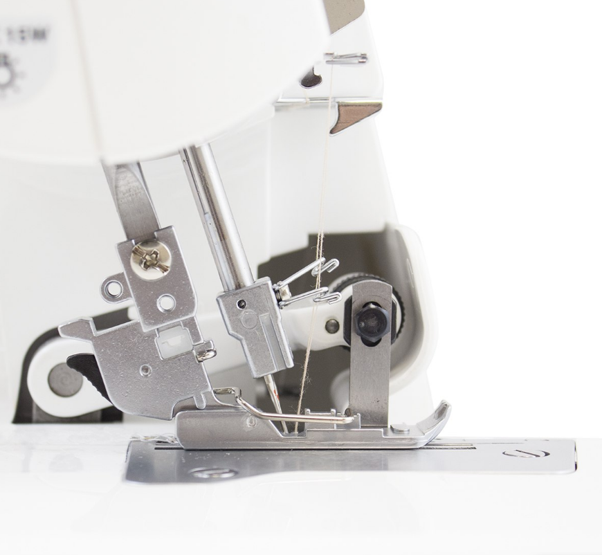 JUKI MO-214D. 2-nål, 2/3/4-trådig overlock.  MO-214D är en uppfräschad version av MO-114D med en ny design, LED-belysning samt att en avfallsamlare och blindsömsfot ingår! - 6