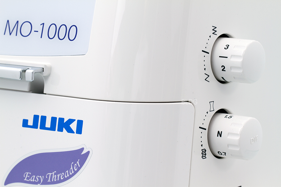  JUKI  MO-1000. Automatisk luftpåträdning, automatisk nålpåträdare och ljudreducering. - 11
