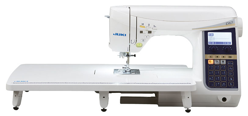 JUKI HZL-DX7. Ateljésymaskin med industriella funktioner. 287 sömmar, 4 typsnitt för bokstäver, box-feed matning, automatisk trådklipp, floatfunktion.  - 3