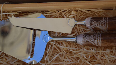 Set Cheese and Knife Reindeer antler in Wooden box,  Handmade in Jokkmokk
