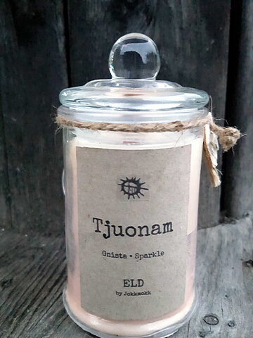 ELD Tjuonam - Gnista liten, Handgjort ljus med sprakande träveke, parabenfri
