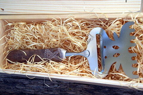 Cheese slicer Moose , Reindeer antle handle, Handicraft from Lapland, Jokkmokk design, Wooden box