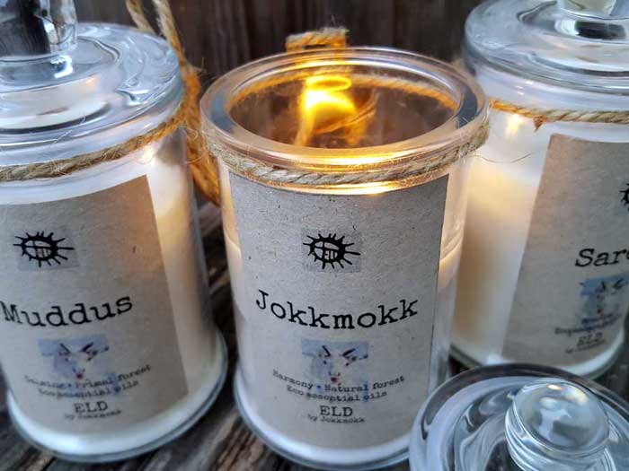 ELD ljus- Handgjorda i Jokkmokk. Knastrande naturliga. Sprakar som eld. Eteriska oljor sprider välbehag.