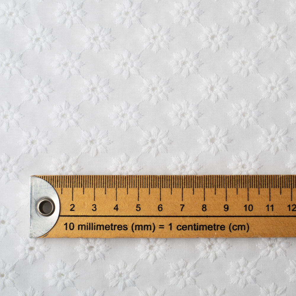 DAISY EMBROIDERY - WHITE - 3